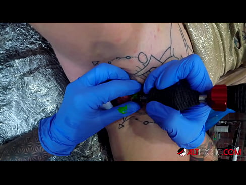 ❤️ Sully Savage, moi tatuada, tatuouse no clítoris ❤️ Vídeo anal en nós ❌